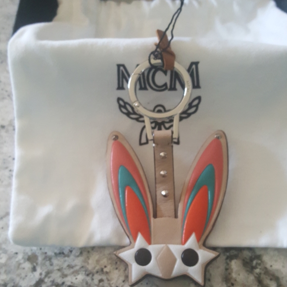 🎉SOLD🎉🎉HPx3🎉 MCM Star Eyed Bunny Keychain - Picture 5 of 5